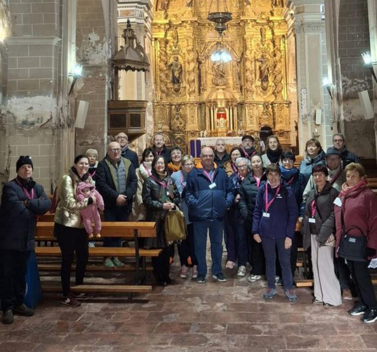 Grupo en la iglesia de Cosuenda. | SERVICIO ESPECIAL
