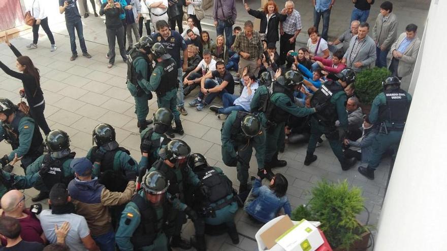 Un moment de les càrregues de la Guàrdia Civil a Fonollosa