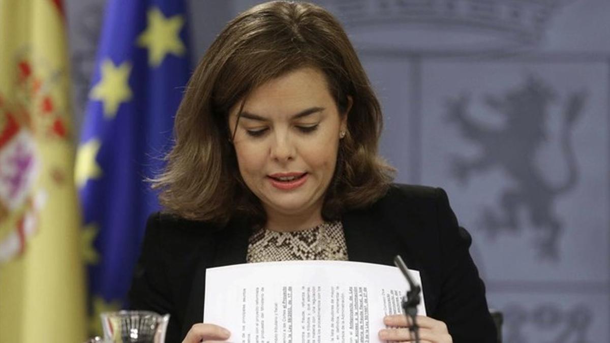 La vicepresidenta del Gobierno, Soraya Sáenz de Santamaría, en rueda de prensa tras un Consejo de Ministros.