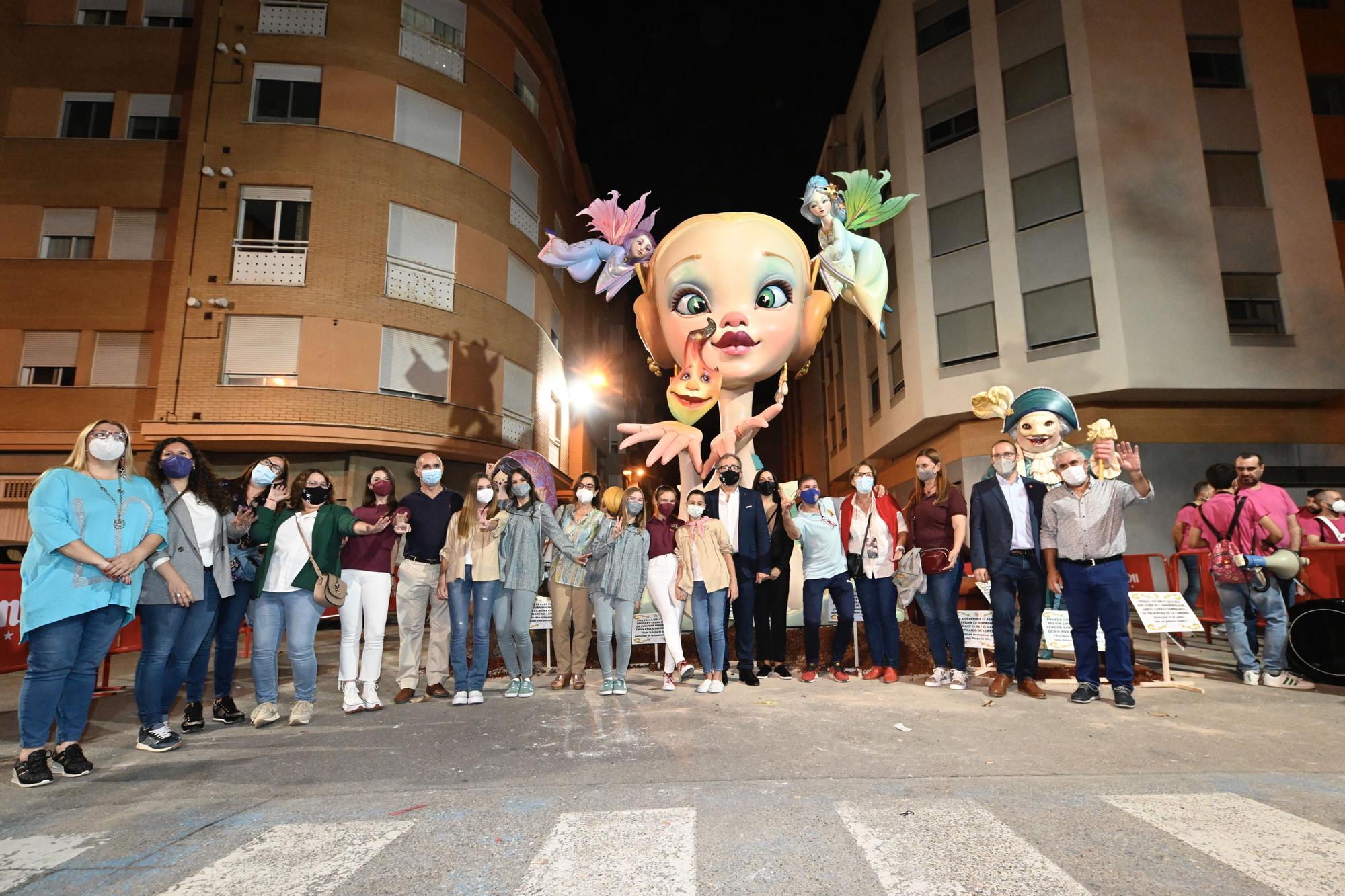 Las mejores imágenes de la 'plantà' de las fallas en Burriana