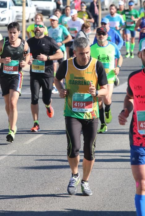 Más de 7.000 atletas tomaron la salida en una prueba que gozó de unas buenas condiciones para correr y que acabó encumbrando, de nuevo, al corredor del club Cueva de Nerja Abdelhadi El Mouaziz