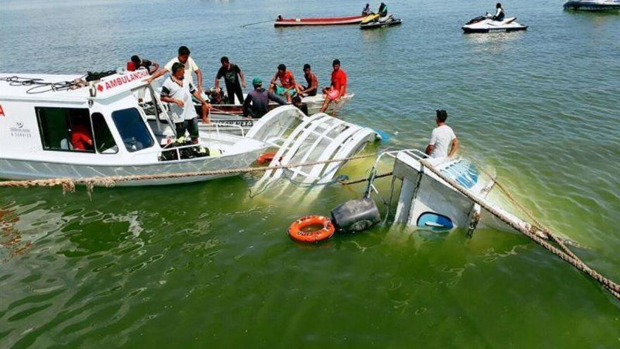Al menos 10 muertos y 30 desaparecidos en un naufragio en Brasil
