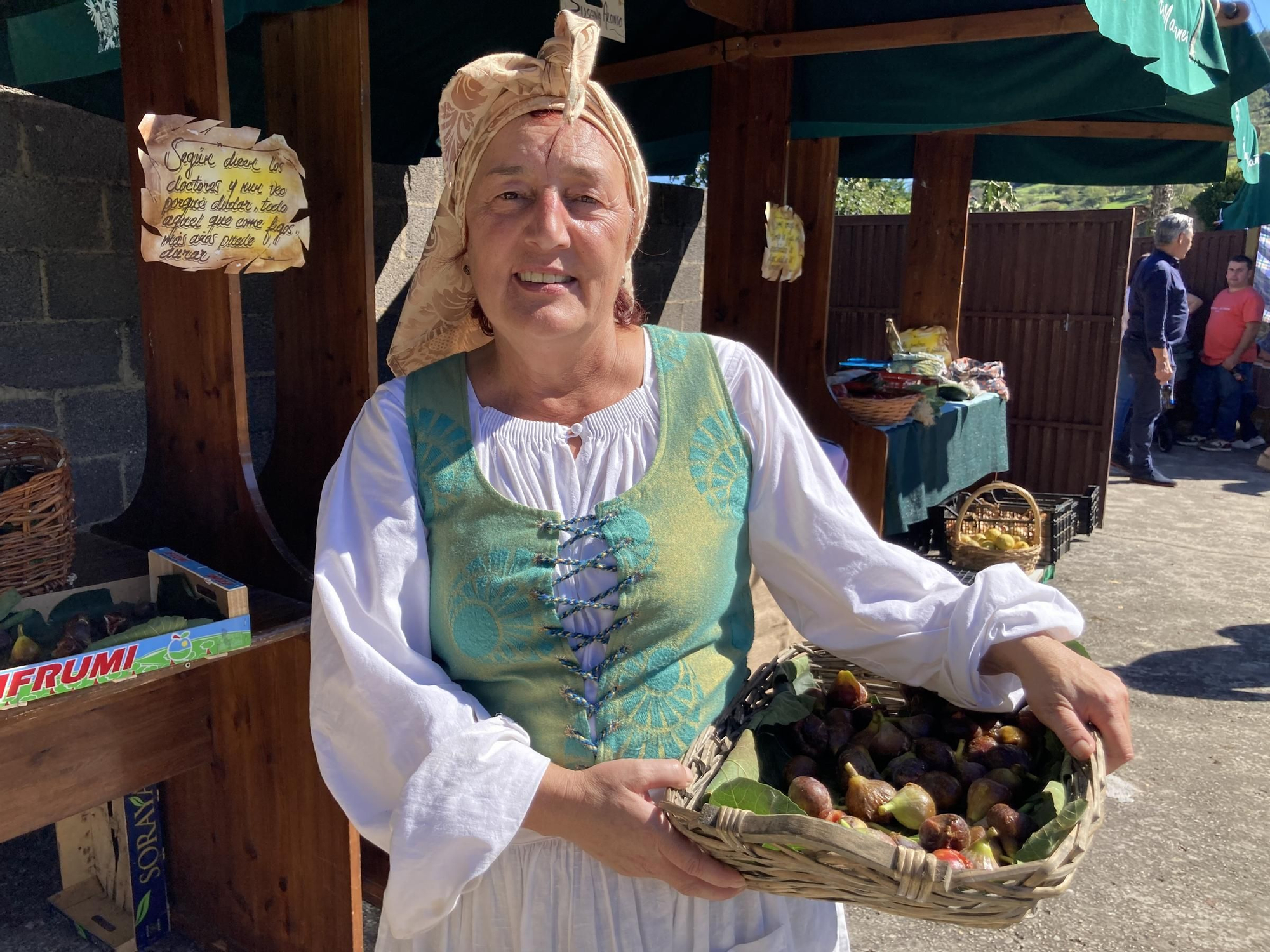 El ambiente "más guapo y asturiano" en la Feria de los Figos de Rozaes: así discurrió la soleada jornada de domingo