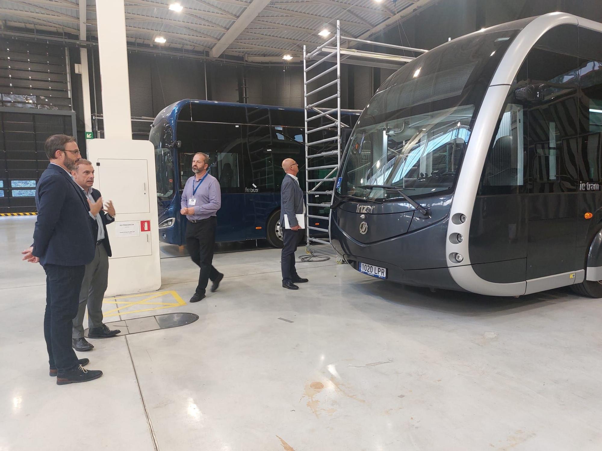 Las fotos de los nuevos buses eléctricos de Palma: diseño de tranvía y aspecto futurista