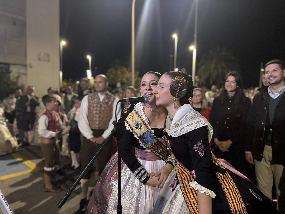 Les Falleres Majors de Gandia donen pas a una mascletà el passat més de desembre