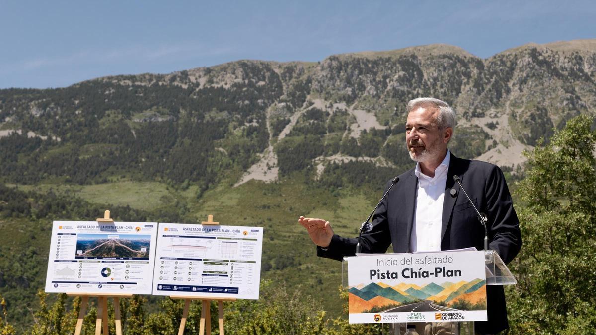 Comienza el asfaltado de la pista Plan-Chía para reducir en 45 minutos el recorrido entre los valles de Chistau y Benasque