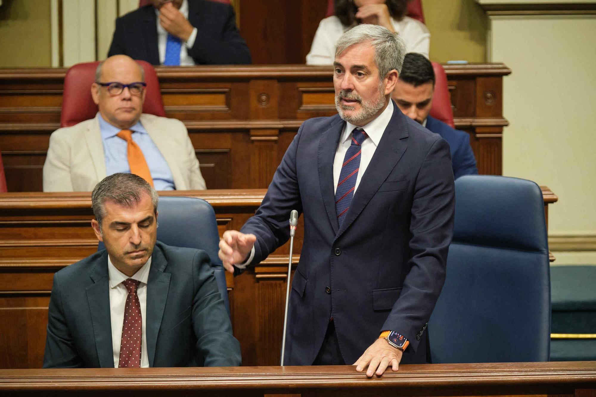 Primera sesión plenaria del Parlamento de Canarias