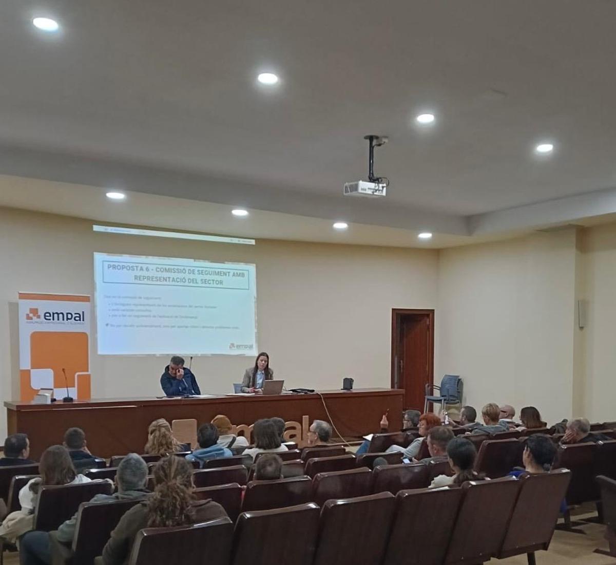 Una de las reuniones convocadas por Empal con los hosteleros para valorar la propuesta de ordenanza de terrazas.