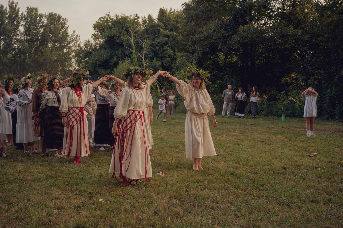 La celebración de los ucranianos en Asturias de la Noche de San Juan, en imágenes