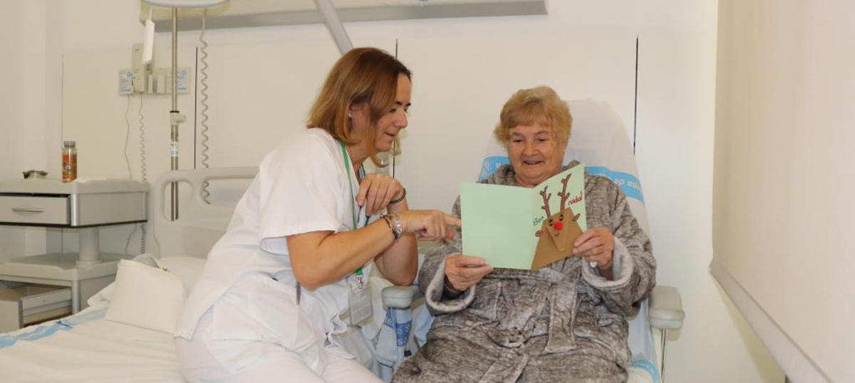Uno de los pacientes que ha recibido su felicitación navideña.