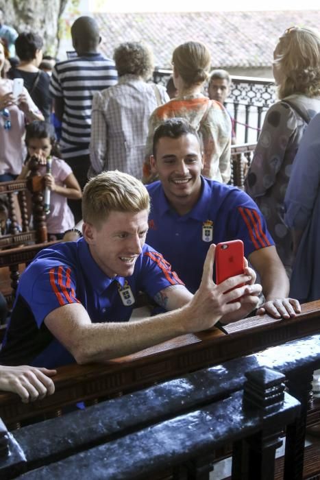 Ofrenda del Real Oviedo a la Santina