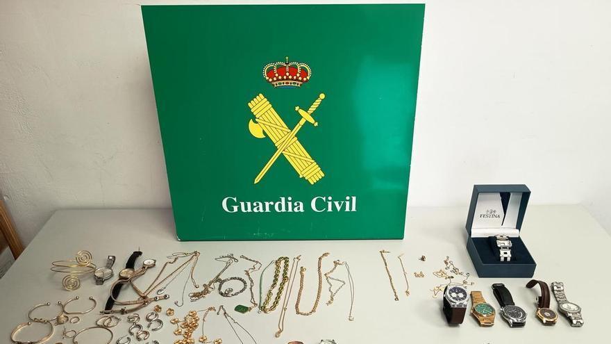 Civil Guard Recovers €15,000 in Stolen Jewelry After Breach of Trust in Güímar