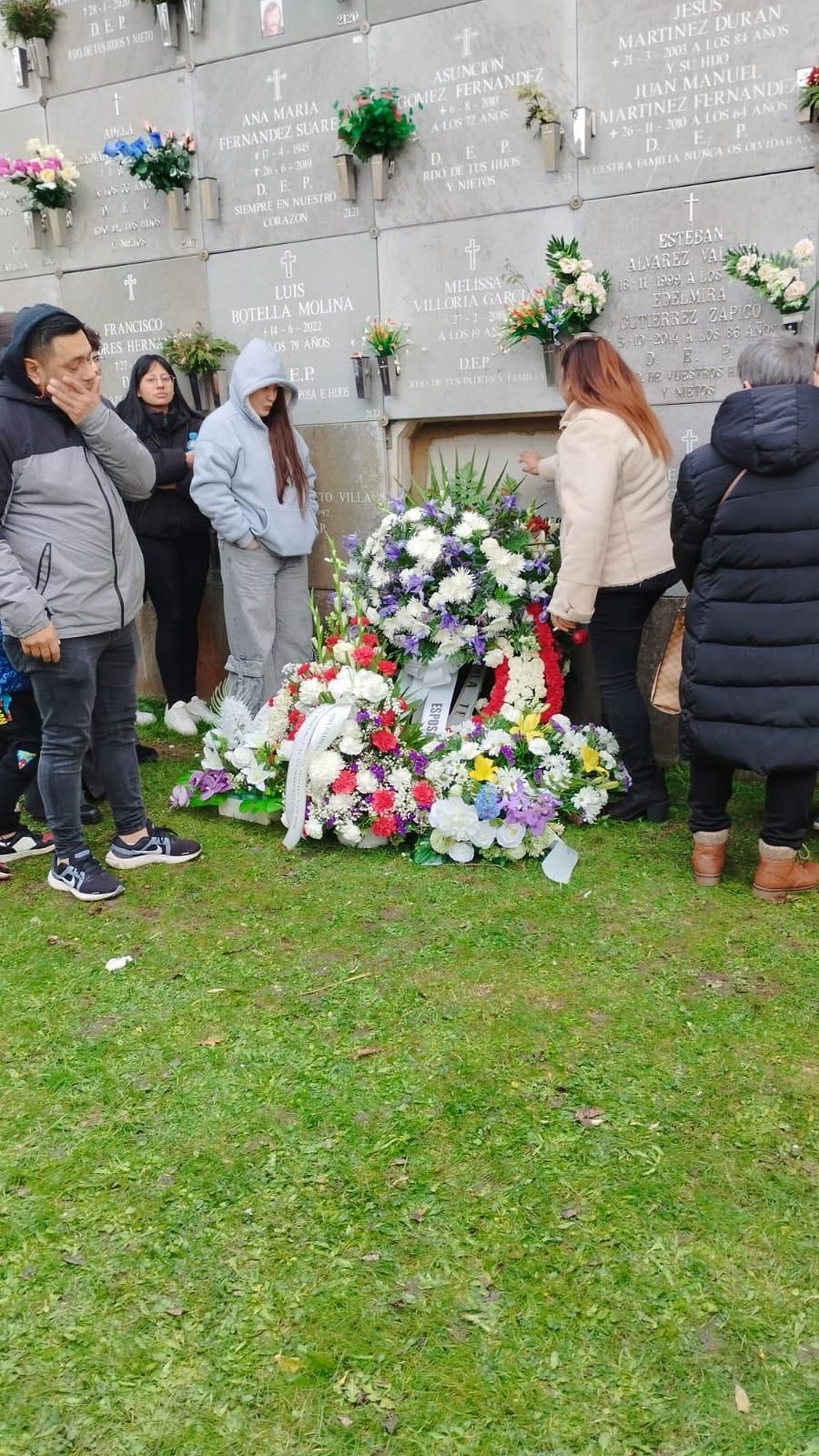 EN IMÁGENES: Familiares y amigos despiden a Leónidas Labord, el cuidador ecuatoriano apuñalado en La Corredoria