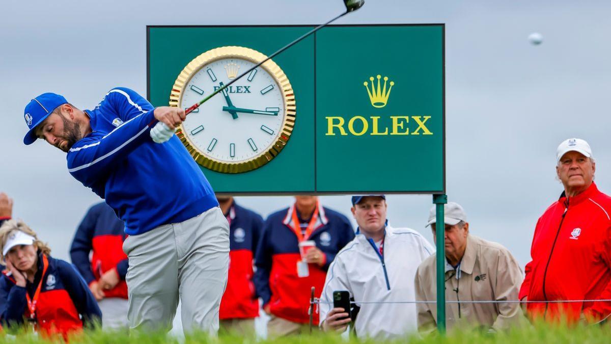 Jon Rahm se ejercita en una de las salidas de la Ryder en la vuelta de entrenamiento.