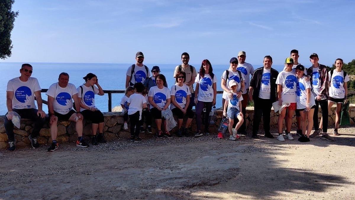 Los participantes recorrieron siete kilómetros, desde la Torre Badum hasta la cala del Pebret.