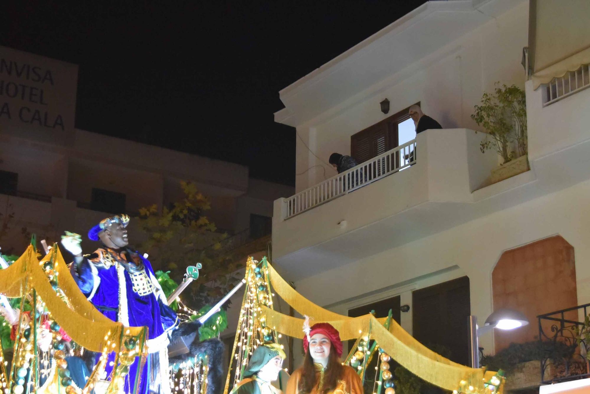 Mira aquí la galería de fotos completa de los Reyes Magos en Santa Eulària