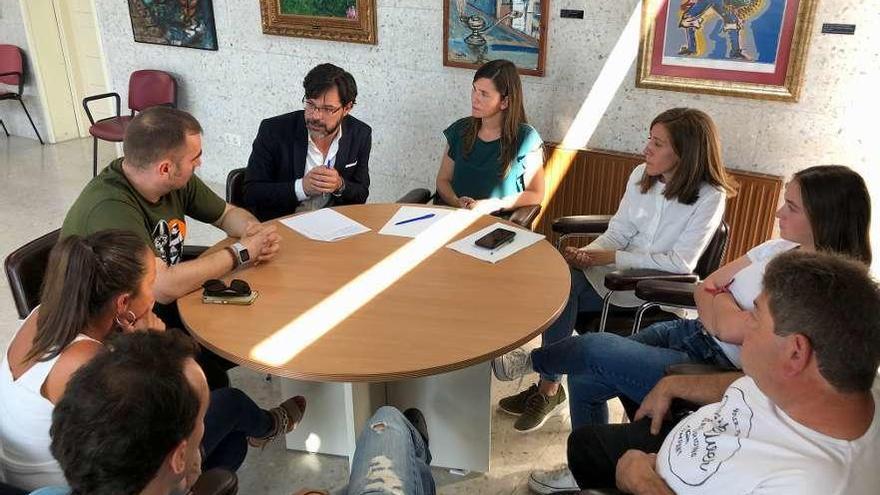 Pichel se reunió con representantes sindicales y de la Plataforma de Usuarios e Traballadoras del SAF.