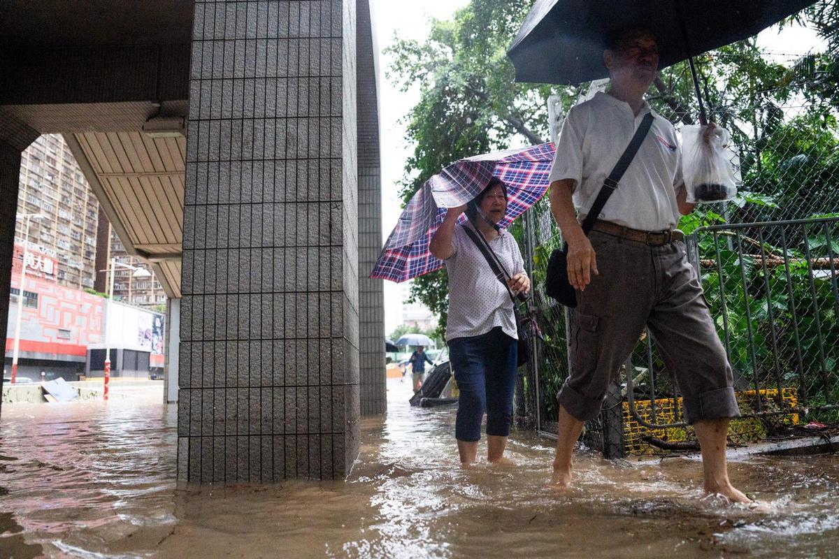 Hong Kong, gravemente inundado por el mayor temporal en 140 años