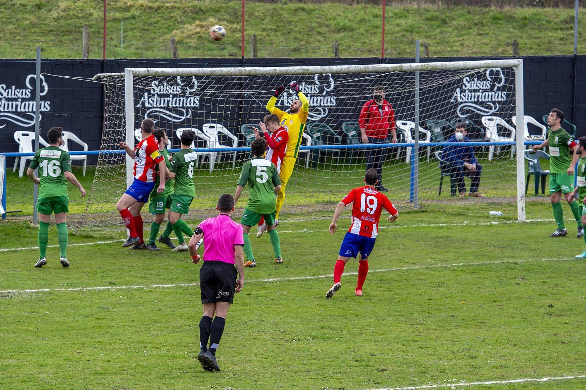 Las mejores imágenes de la jornada en la Tercera División de Asturias