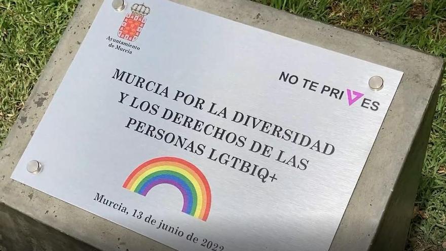 Así ha sido la inauguración de la plaza LGTBI de Murcia