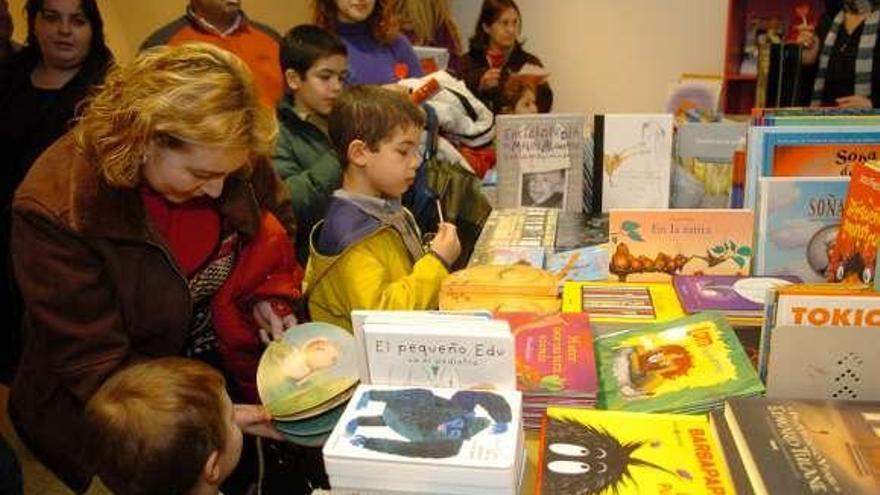 Asistentes al Salón do Libro. // Gustavo Santos