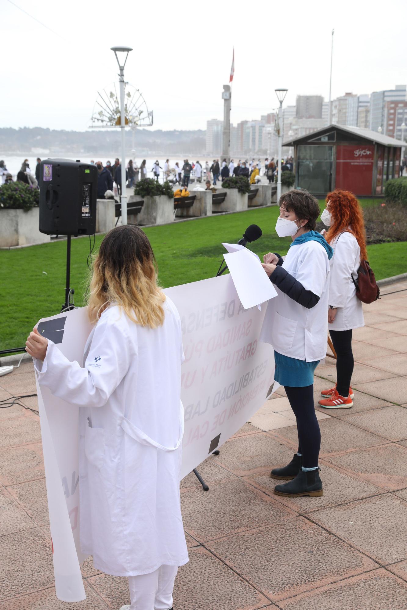 Cadena humana en Gijón por la sanidad pública