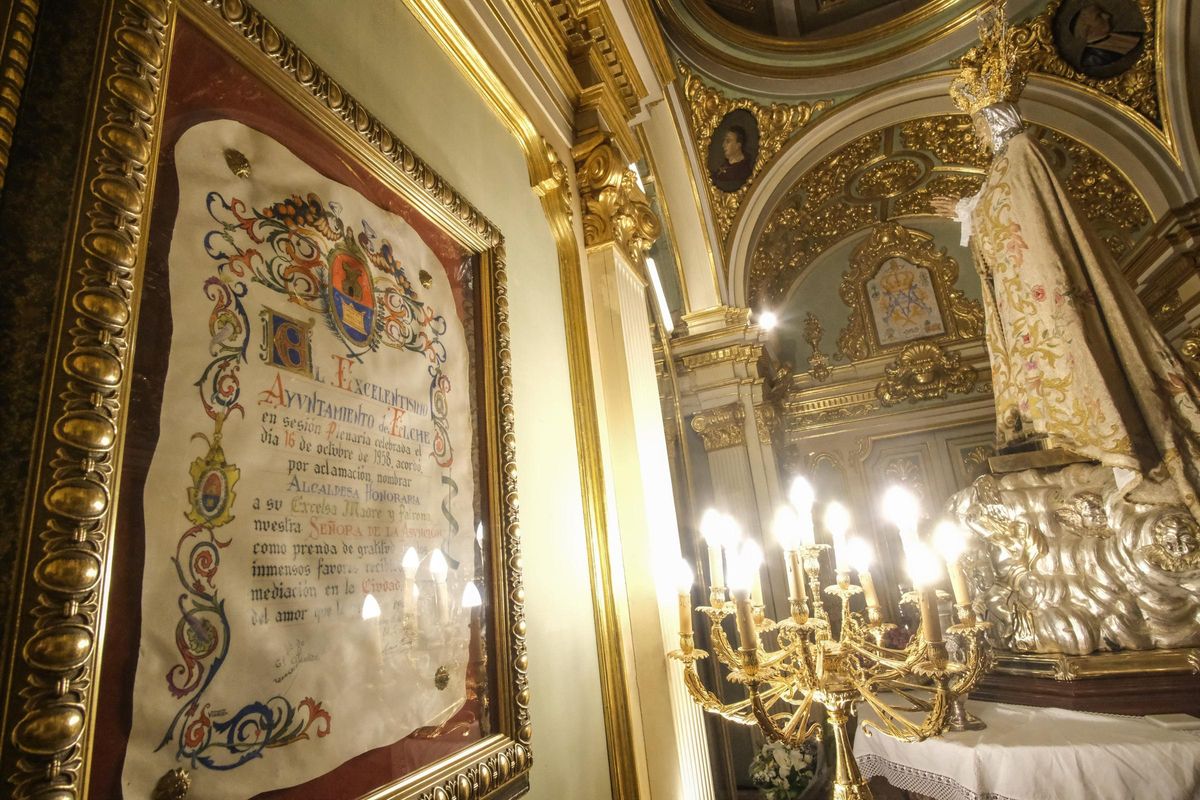 La Virgen de la Asunción, en la basílica de Santa María, en Elche