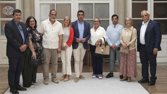 López recibió a representantes de colectivos de venezolanos de la provincia.  |