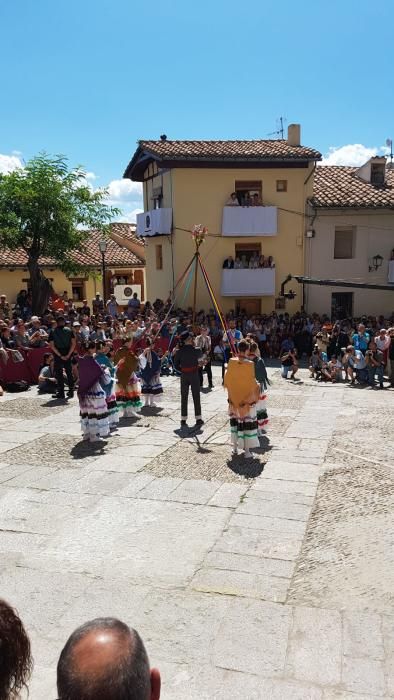 Acto del Retaule por las calles de Morella con la Dansa dels Torneros