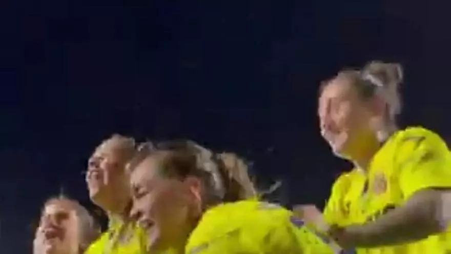 El Villarreal CF celebra el pase a la final por el ascenso a la Liga F