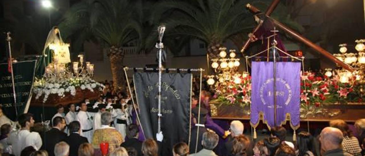 La Semana Santa incorpora su primer vía crucis diurno y recupera las procesiones por la calle Mayor