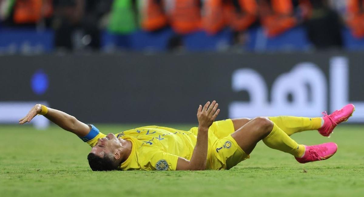 Cristiano Ronaldo lesionado en un partido con el Al-Nassr