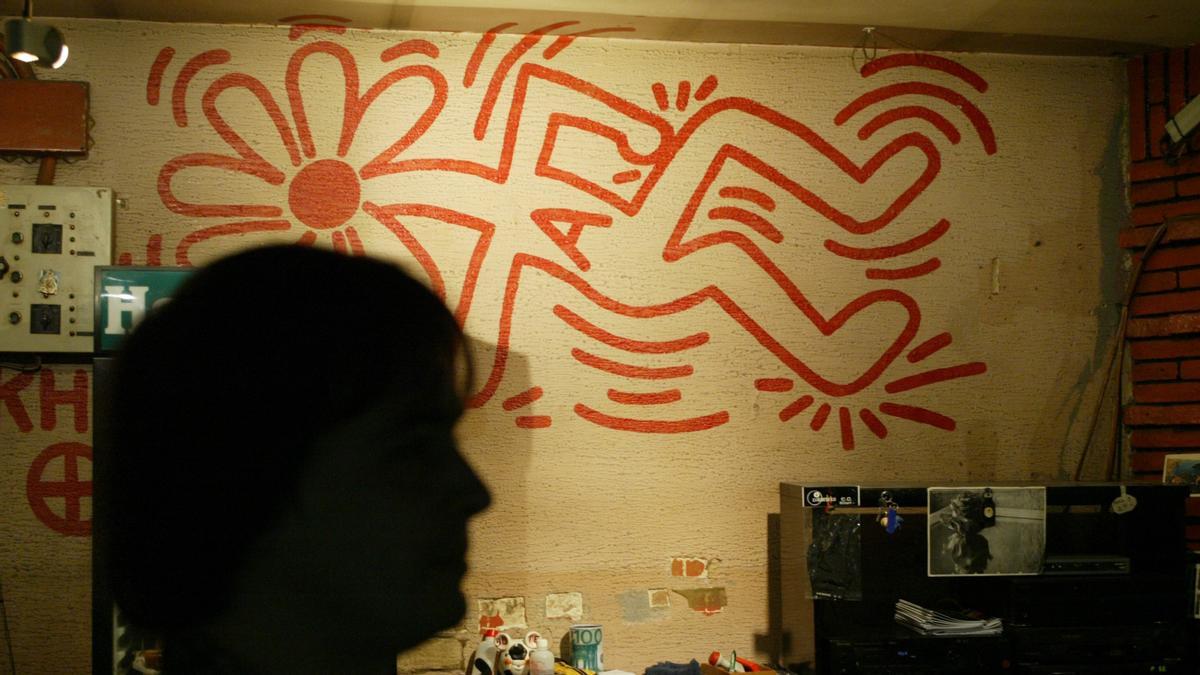 Mural 'Acid' de Keith Haring en los billares Ars de Sant Gervasi, en 2008