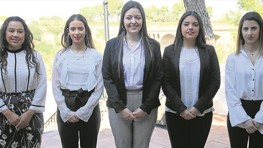 Primer posado oficial de reina y damas 2018