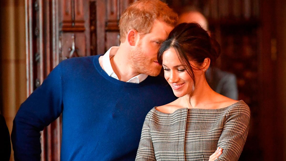 La complicidad del príncipe Harry y Meghan Markle en Gales