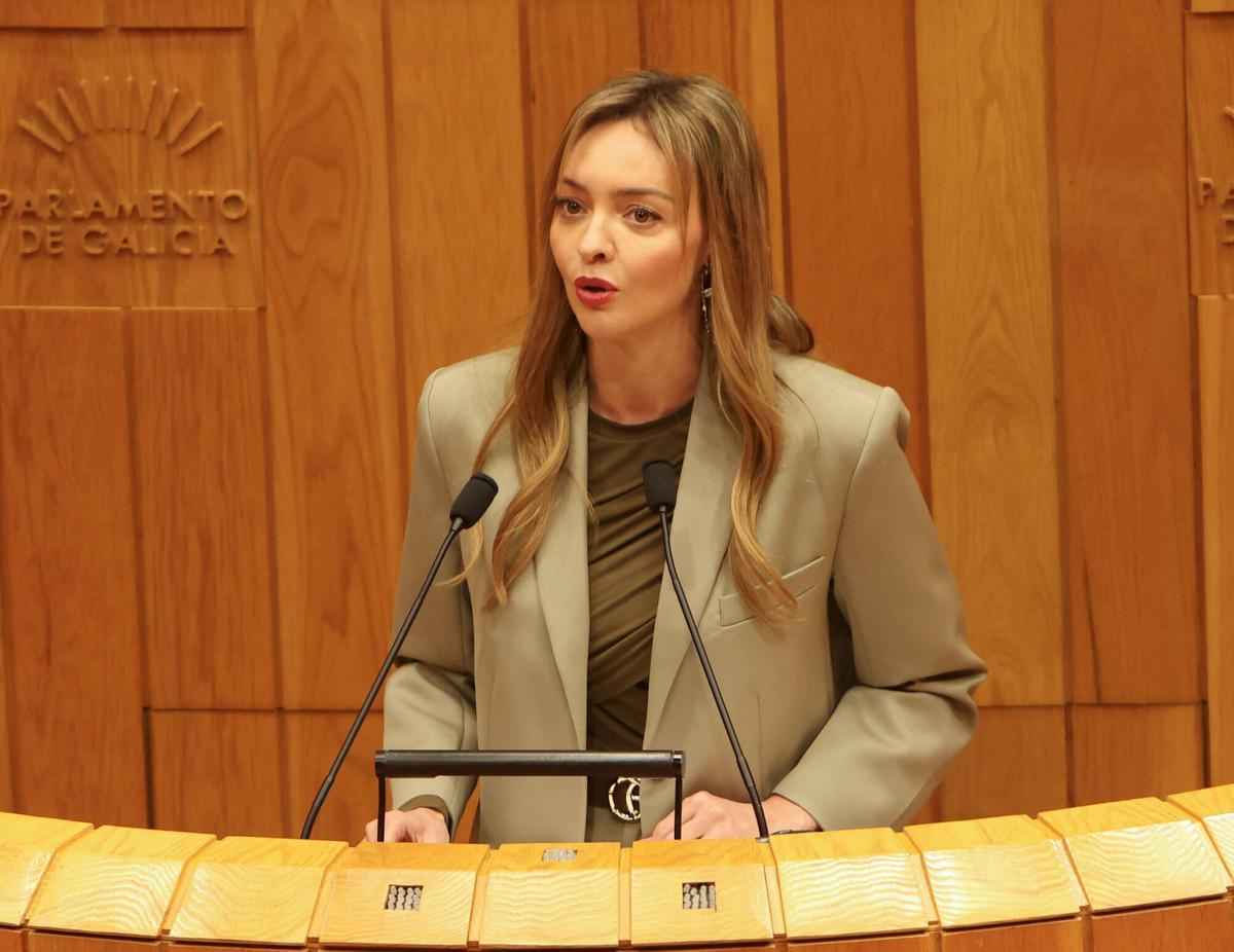 La conselleira Fabiola García durante una comparecencia a petición propia en el Pleno.