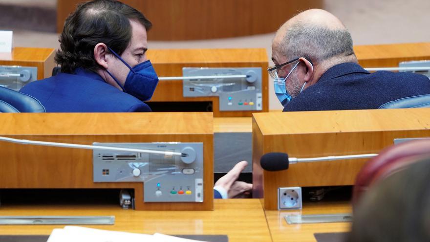 El PSOE presenta una moción de censura en Castilla y León y el PP no teme que prospere