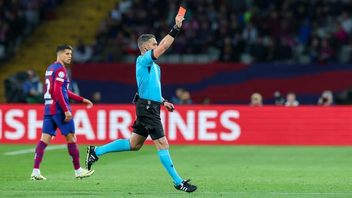 Kovacs expulsó a Xavi y Araujo en el último duelo que dirigió al Barça