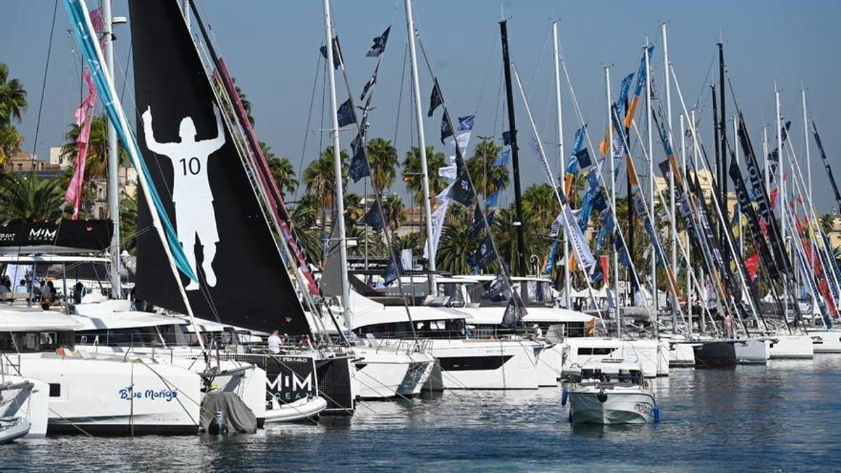 El catamarán, tendencia en alza en el verano náutico español