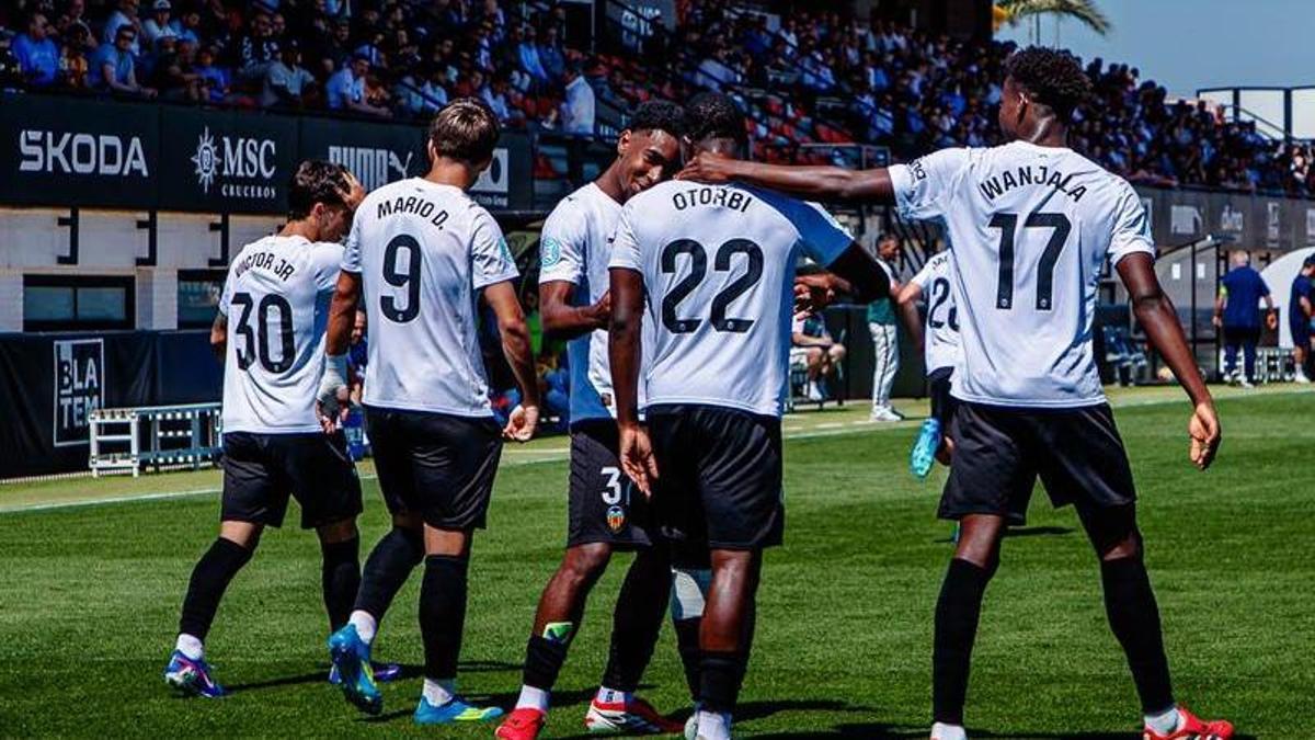 David Otorbi metió al Valencia CF en la final de la Copa de Campeones con un gol al Real Madrid en el 94