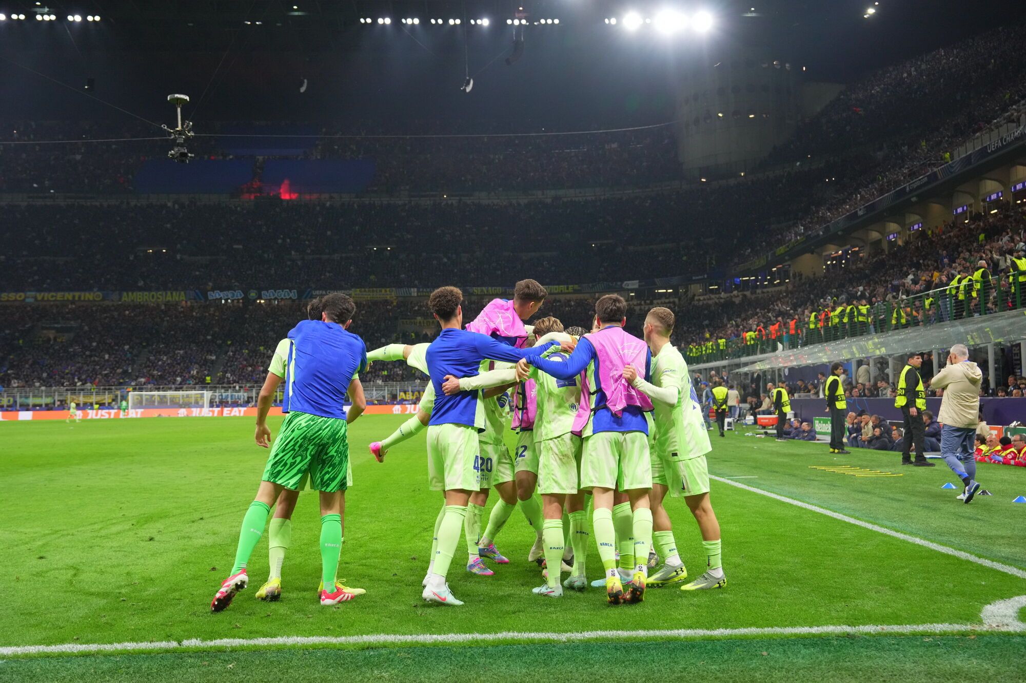 Barcelona's Raphinha celebrates after scoring goal 2 -3 during the Uefa Champions League soccer match between Inter and Barcelona  at San Siro Stadium in Milan , North Italy -  Tuesday  May 06, 2025 . Sport - Soccer (Photo by Spada/LaPresse)