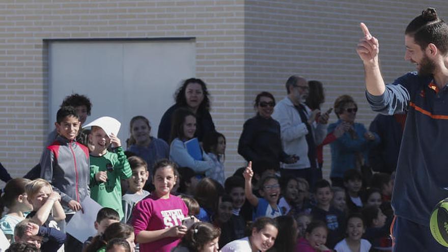 Antoine Diot, en el Colegio Público Sant Francesc de Borja, en Llombai