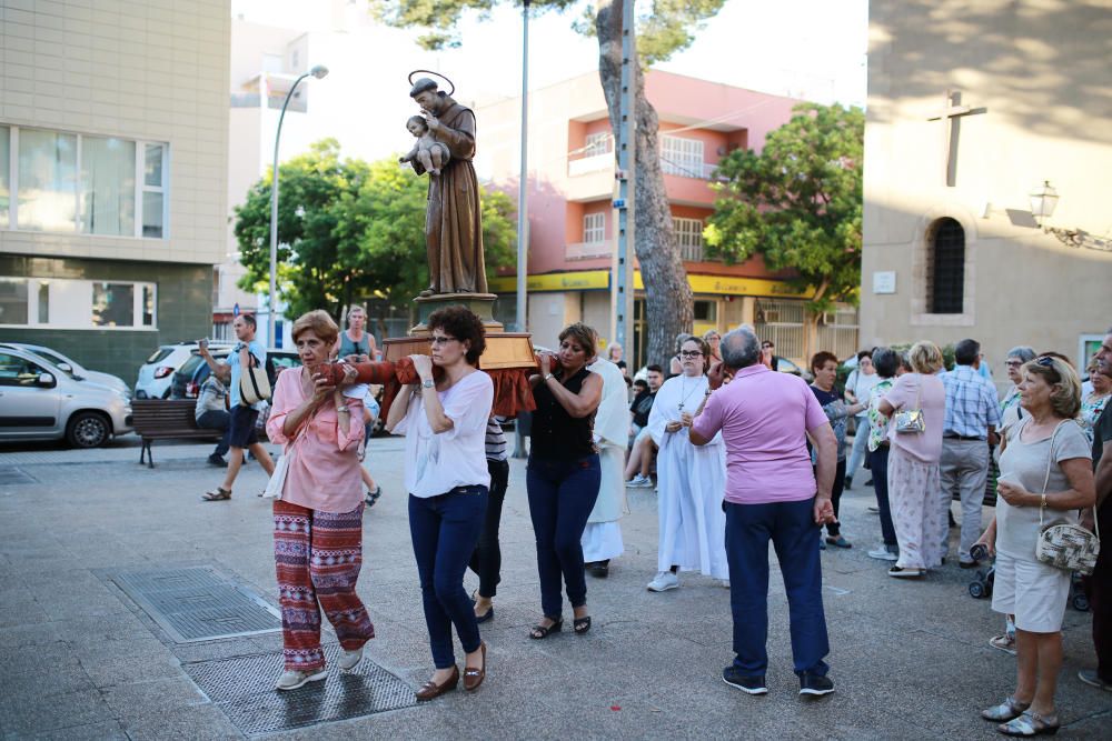 Tradicional procesión marítima en Can Pastilla