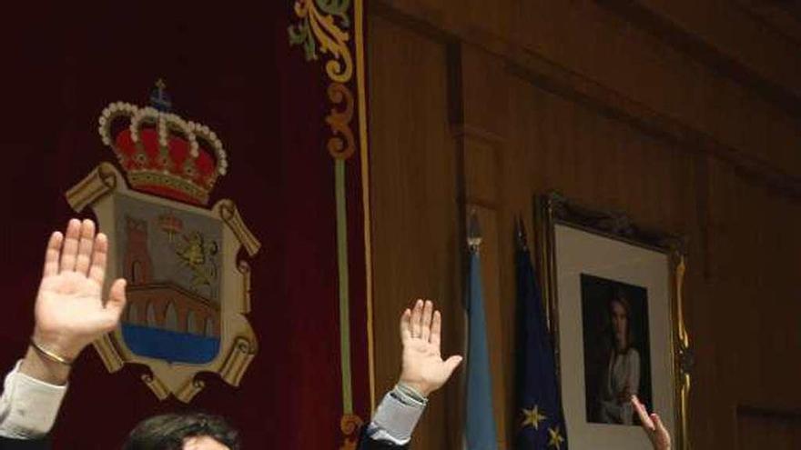 La mesa de Presidencia en el pleno provincial. // Iñaki Osorio