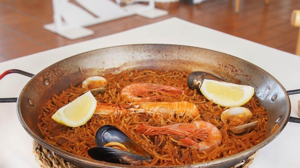 En Bon Vent podrás disfrutar de paellas tradicionales y de tapas y platos mediterráneos en un lugar privilegiado.
