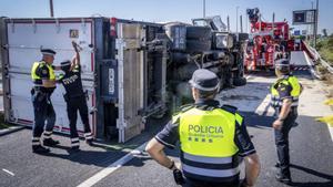 Un accident mortal deixa la Ronda Litoral set hores tancada