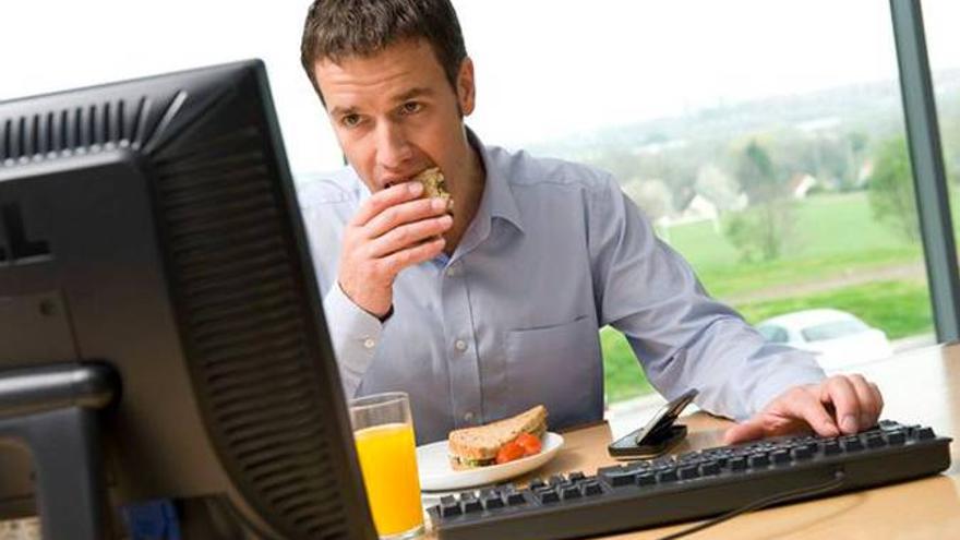 La comida sabe peor si se toma en el trabajo