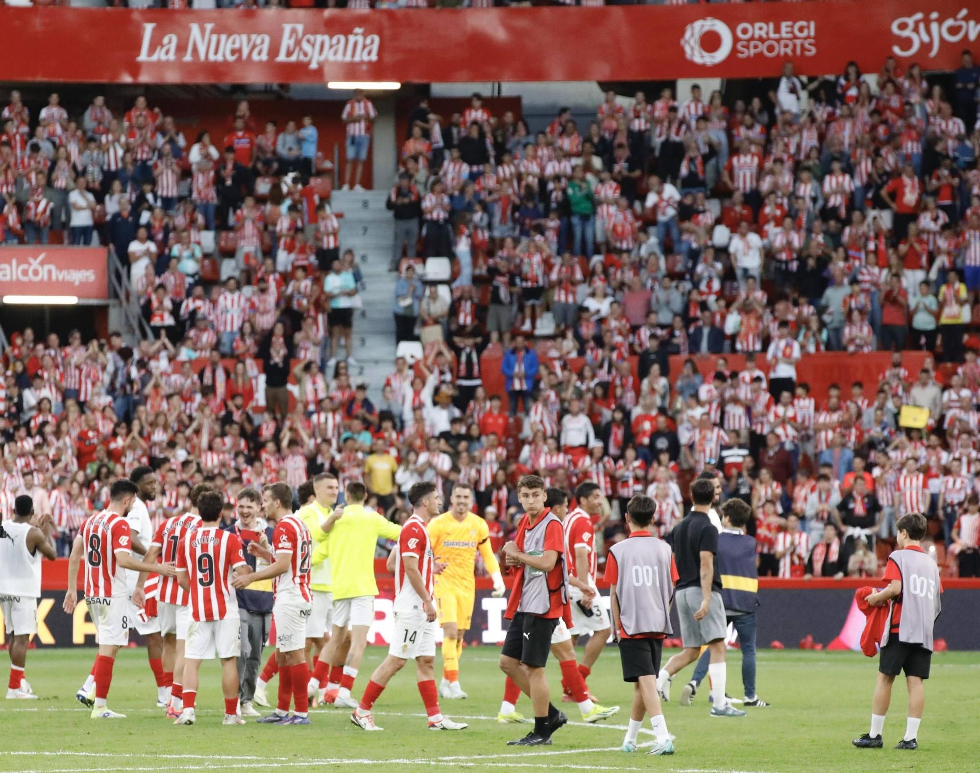 Derbi asturiano: las imágenes del partido entre el Sporting y el Oviedo en El Molinón
