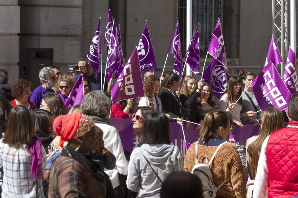 Concentración y lectura de manifiesto por el Día de la Mujer en Cartagena