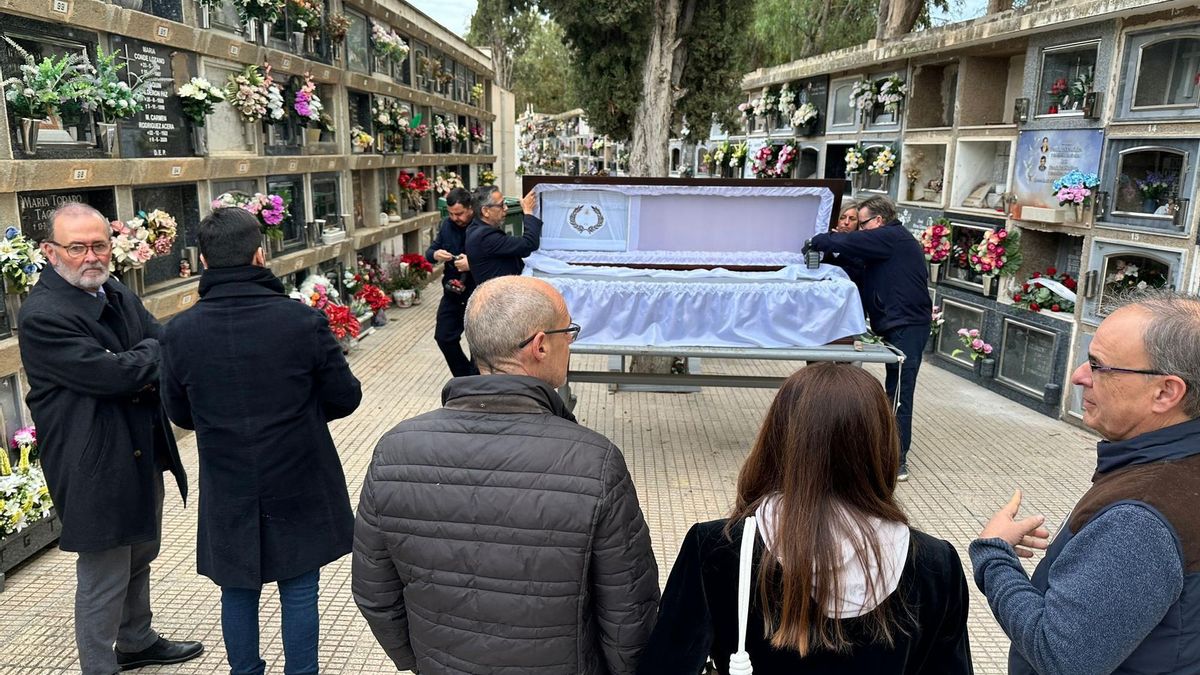 Los restos de Rafael Altamira ya descansan en El Campello